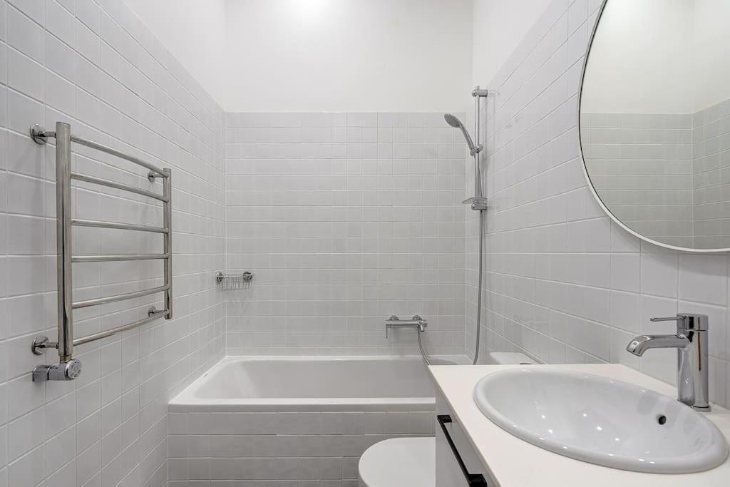 Spacious 2-Bedroom Flat In Old Town By Urban Rent Vilnius Exterior photo